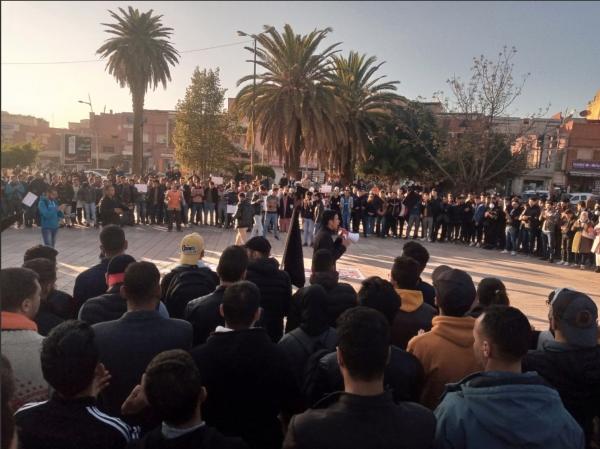المعطلون والطلبة وعدد من أسرهم ينظمون وقفة احتجاجية حاشدة ضد قرار "بنموسى"
